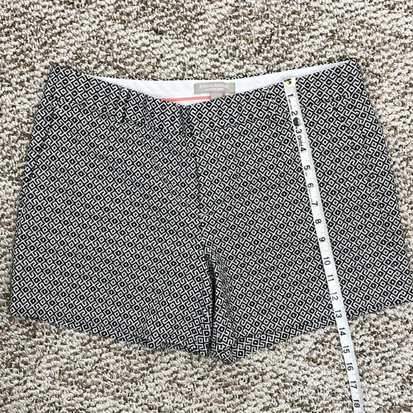 BANANA REPUBLIC HAMPTON SHORT BLACK WHITE GEOMETRIC TAILORED SIZE 10 - Picture 11 of 13